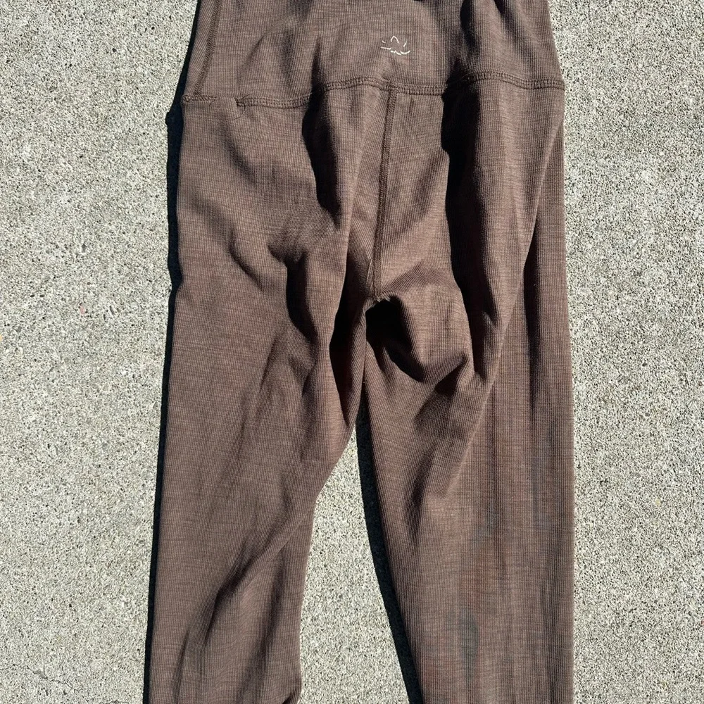 Beyond Yoga Brown Leggings - Picture 2 of 3